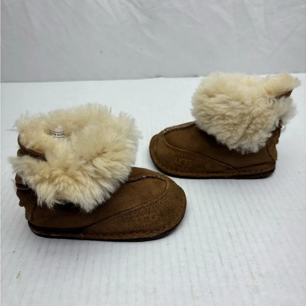 Ugg Kids Brown Suede Shearling Lined Booties, size S baby, box 24